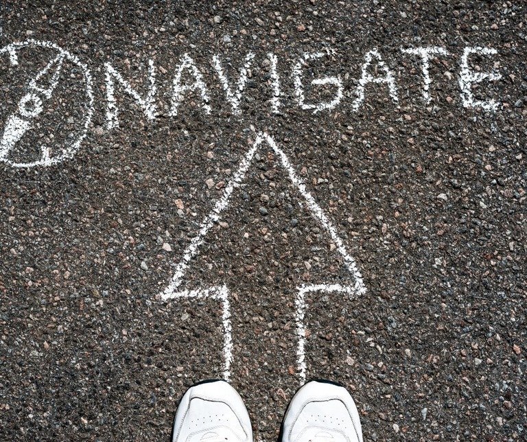 An arrow written in chalk saying navigate